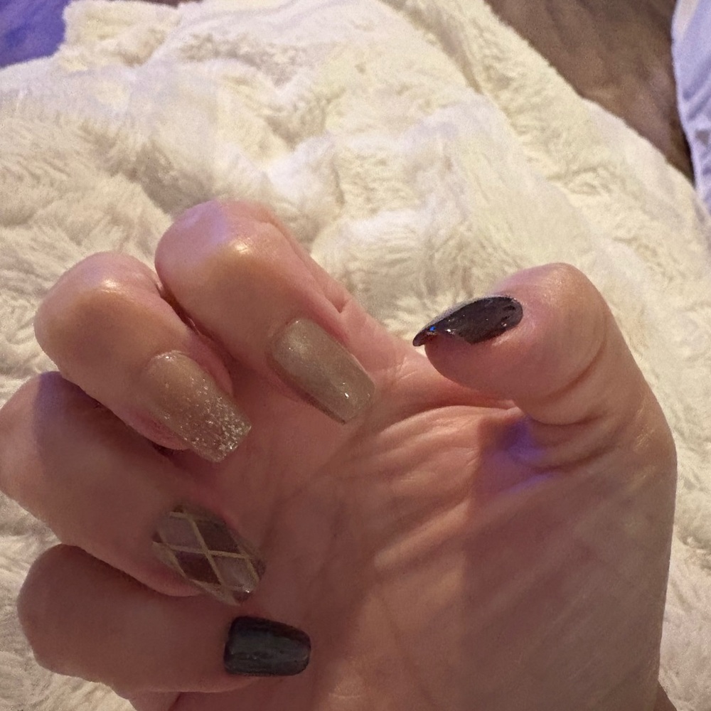 Rainy Roses Pink red Santa hat  Press-On Nails New 24 - Picture 5 of 6